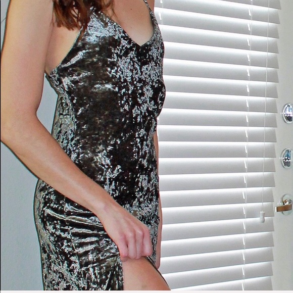 LAST ONE - I dare you velvet maxi dress - Picture 2 of 4